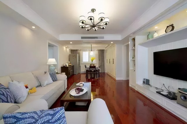 家里客厅就一个,地板一定要这样铺,显得非常漂亮