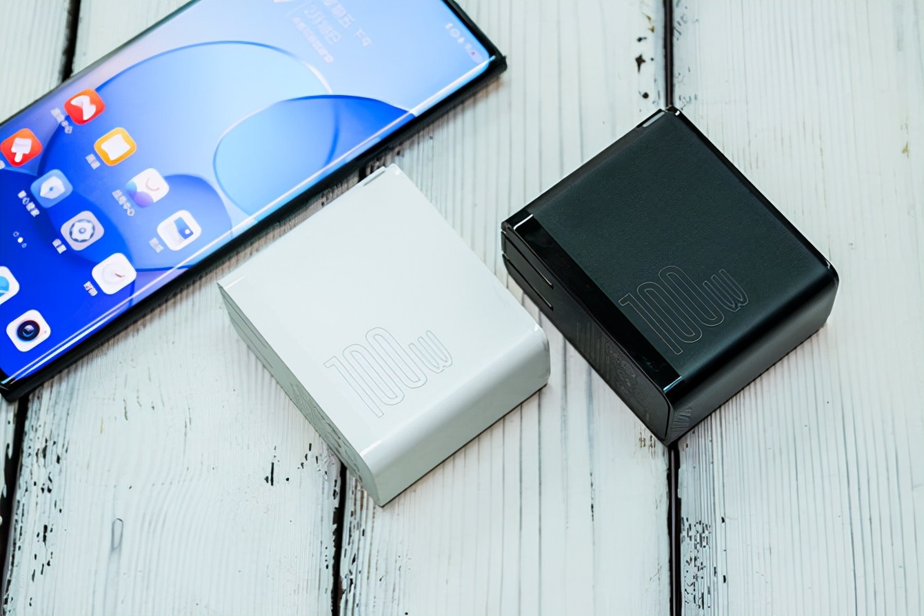 三星|倍思QC5 100W氮化镓充电器测试:5分钟充电50%