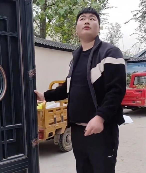 陈萌|网传陈萌DR定制婚戒，鸽子蛋钻石真耀眼，寓意一生只爱小伟一人