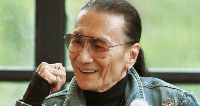 谢贤|谢贤的地位有多高？成龙称他是个传奇，李小龙跟他合照得靠边！