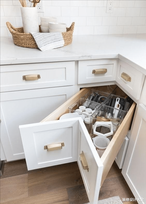 厨房不再脏乱差!邻居教我7个收纳绝招,搞卫生再也不用搞到哭了!