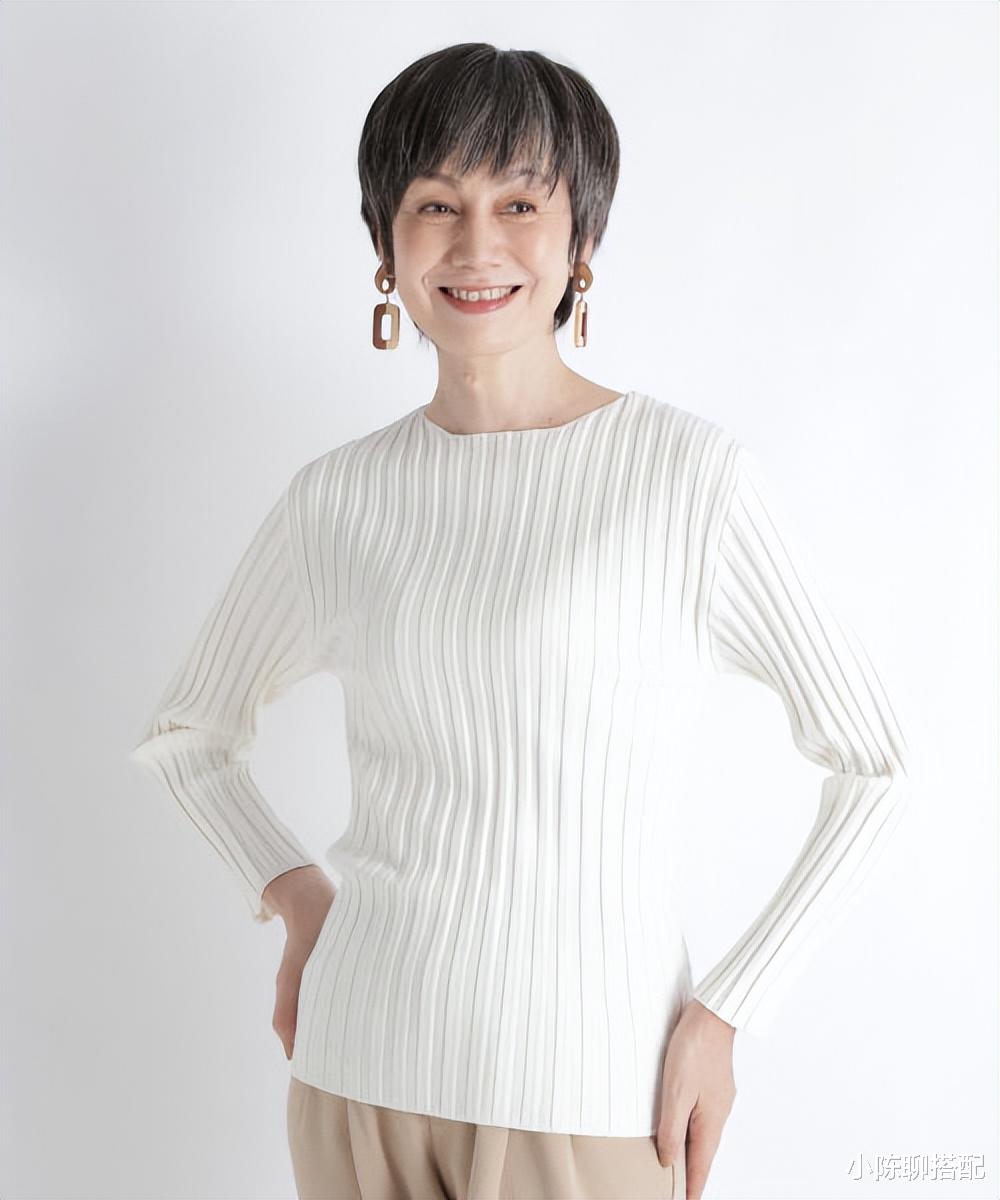 穿衣搭配 建议上了年纪的女人：发色选浅，穿着得体，到老都优雅