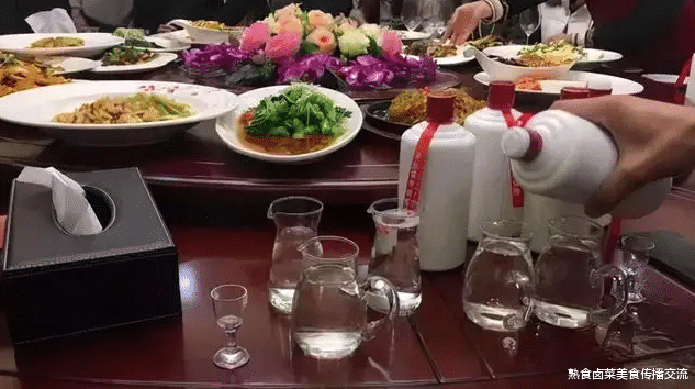 广西散酒泛滥,最爱并非桂林三花酒而是茅台?网友:打肿脸充胖子