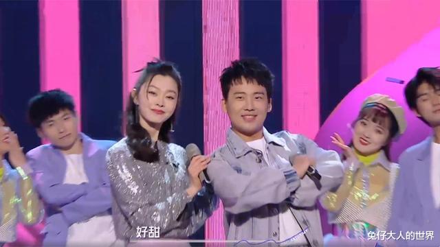 郭麒麟|郭麒麟、宋轶做客《你好星期六》，与秦霄贤在线互掐，综艺感十足