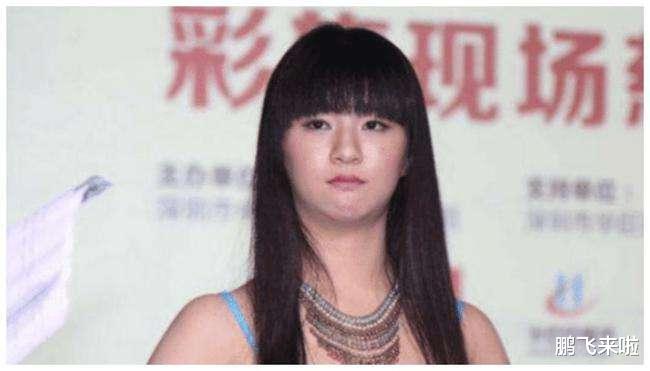 小彩旗|被姨妈杨丽萍放弃，与大叔绯闻不断又发福，小彩旗怎么活成这样了