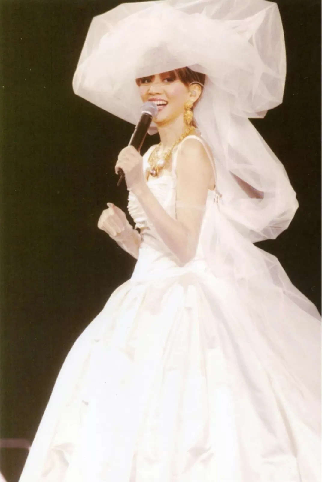 陈慧娴|经过了《千夕之战》之后，陈慧娴和梅艳芳这两位歌星都受到了重创！