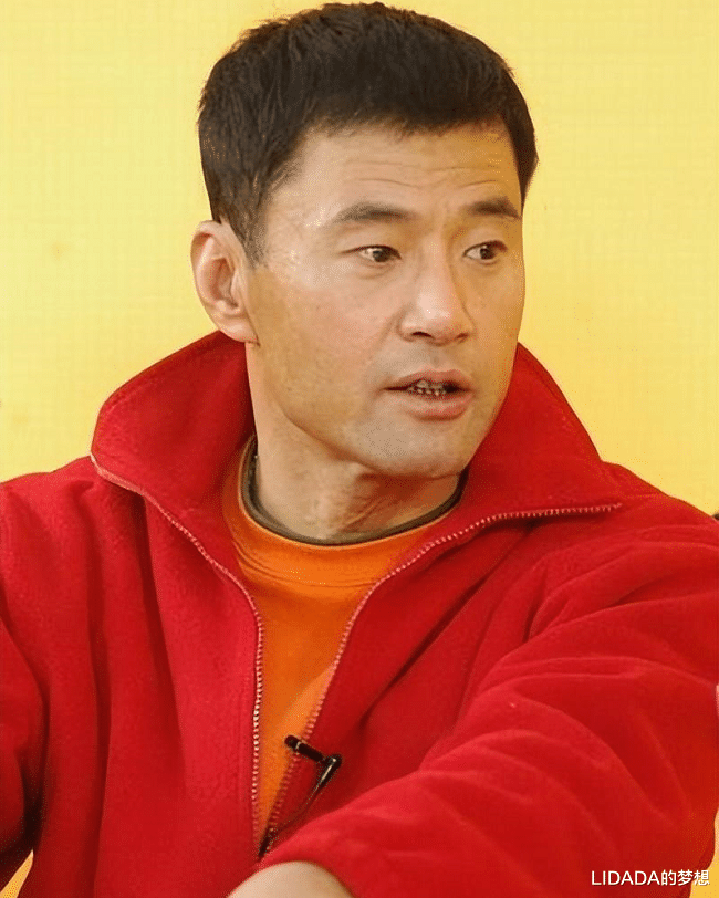 于荣光|于荣光：一生洁身自好无绯闻，与初恋恩爱35年，为何63岁被离婚？