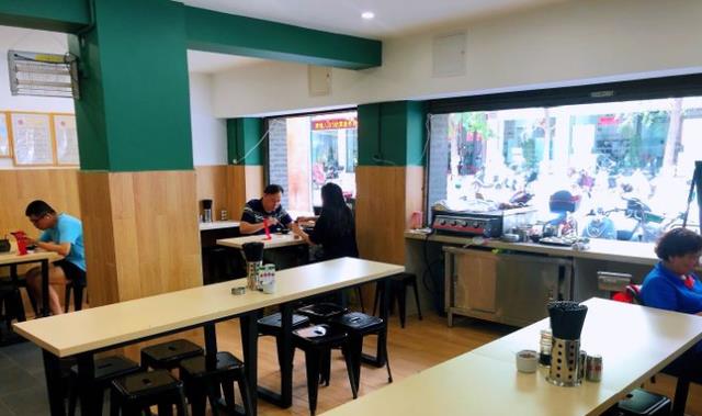 昆明大妈卖“婴儿辅食”30年,9元一锅,只有一家别处吃不到