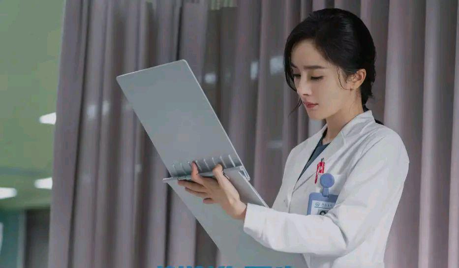 谢谢你医生|11月份好剧不断，《谢谢你医生》获好评，《玉骨遥》播出成谜！