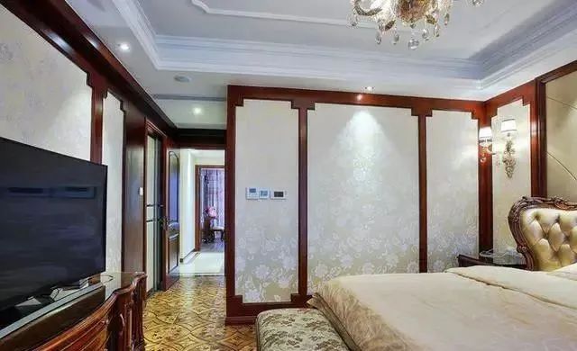 120平三居室,一进门把人迷住,装修的太上档次,尤其是客厅!