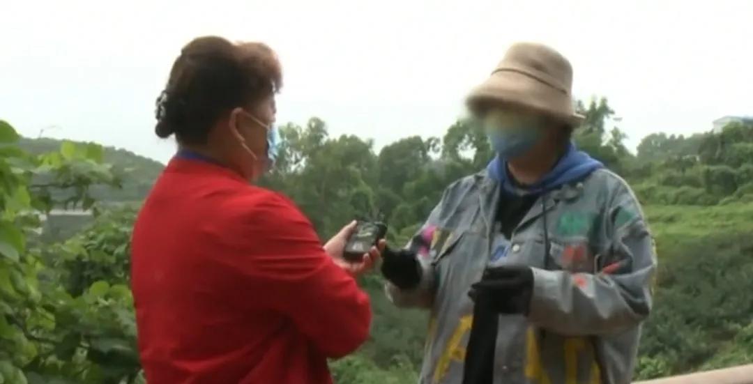 52岁大姐网恋爱上40岁男子,奔现后,男子:不要对我有非分之想