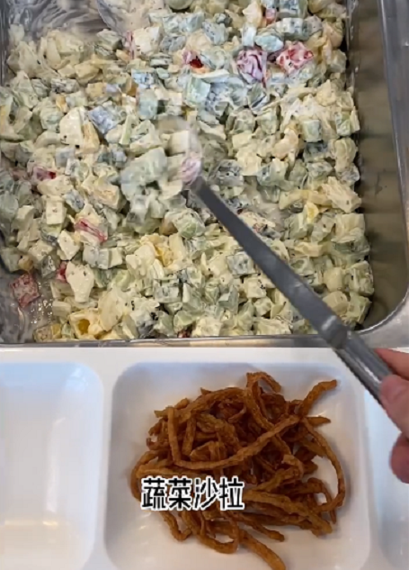 劳动教育|在韩留学生分享“春节伙食”，学校饭菜太过朴素，引发网友同情