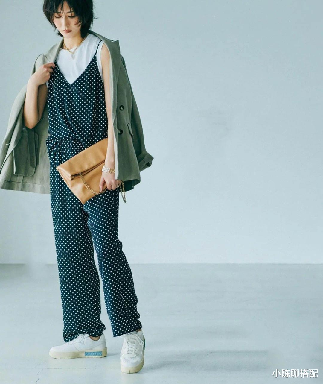 40+的女人，不要再乱搭运动鞋了，这3种风格教你优雅知性又时髦