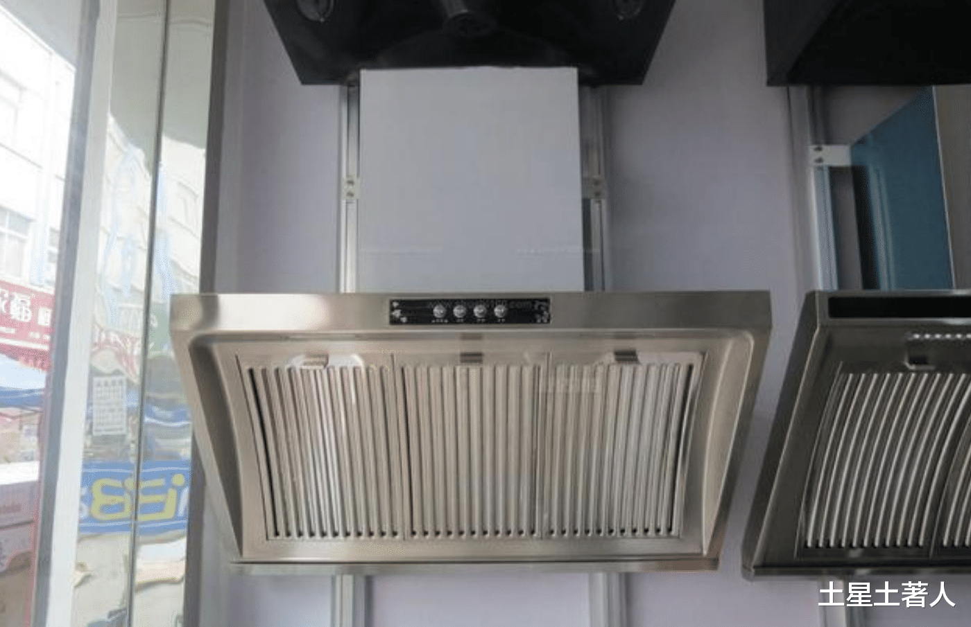 毫无科技含量的抽油烟机和煤气灶,却比冰箱彩电贵得多