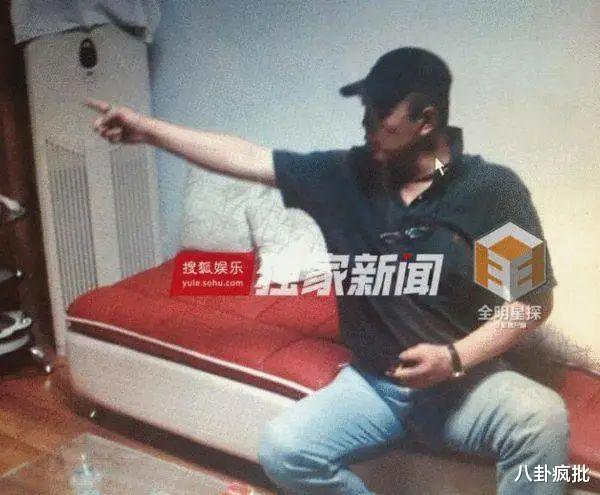 张铁林|老家伙张铁林吃相难看!用脚点评他人书法,私生活混乱不堪!