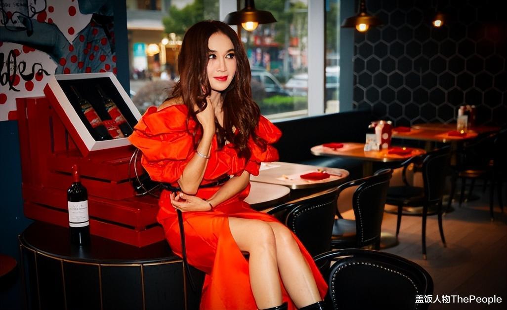 滤镜|不老女神是假的，皱纹横生、干瘪松弛、脸僵肿胀，全靠滤镜和修图