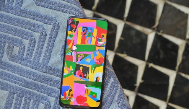 手机业|性价比手机行业又来一员猛将，没换新机的，遇上好事了