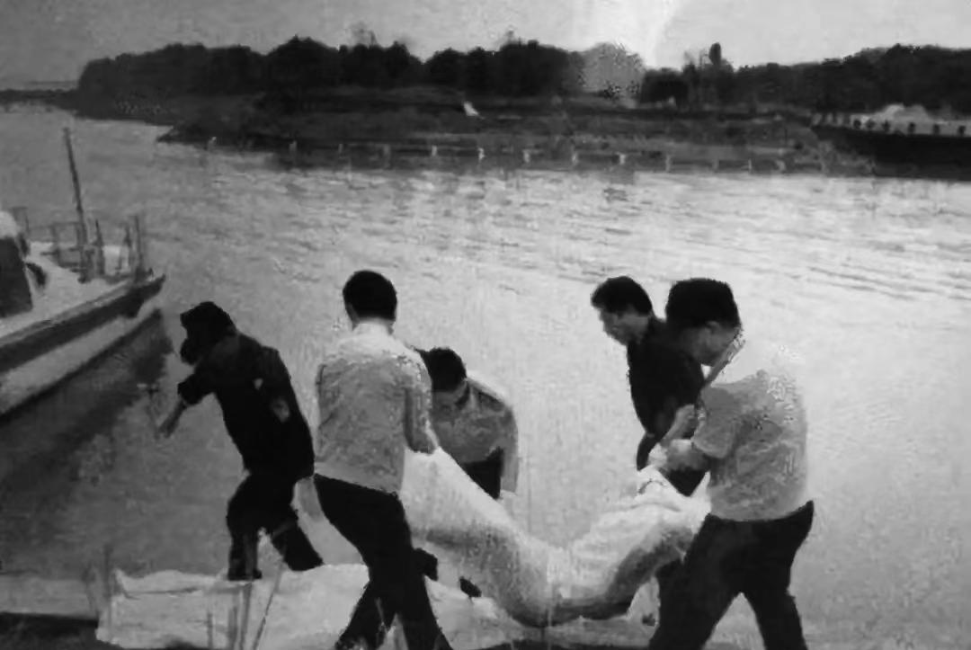 天津农民娶女乞丐为妻,21年后警察上门:你老婆二十多年前就死了