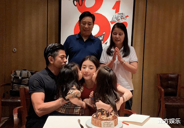 方媛|方媛晒的玫瑰只值几百块?身体语言看出她眼里满是失落!