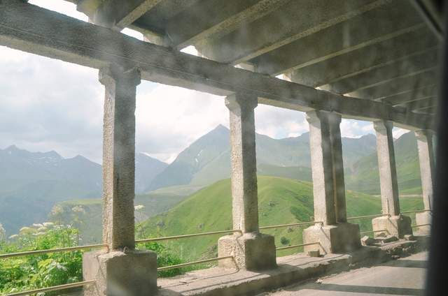 新疆维吾尔自治区|俄罗斯和格鲁吉亚的战备公路，沿途风景画，成为旅游胜地
