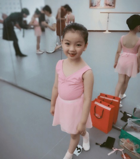 萌宝|《爸爸去哪儿》里阿拉蕾现如今成为一枚漂亮的舞蹈小公主