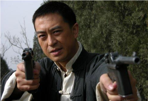 张嘉益|《悬崖》导演忽悠张嘉译遭2次罢演，与宋佳闹矛盾，咏梅因祸得福