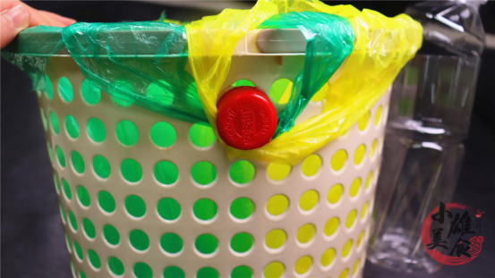 打假！厨房垃圾桶上放1个塑料瓶，作用真的这么厉害？