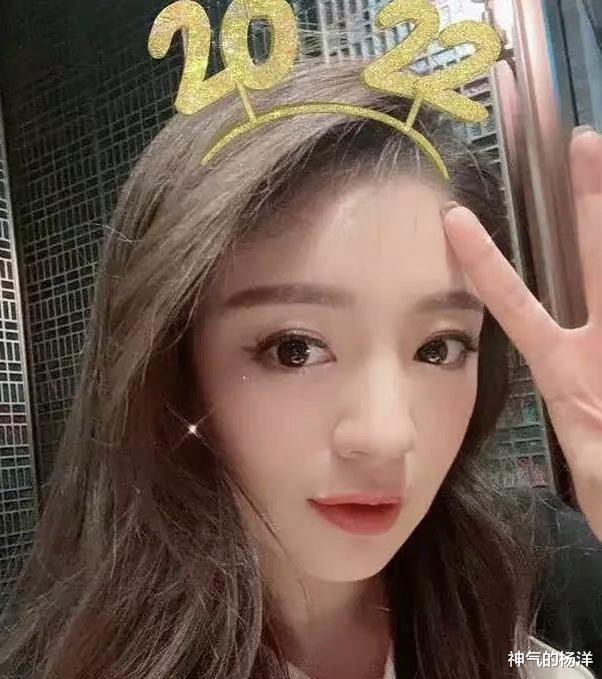 安以轩|42岁的安以轩隔5年再次复出，美貌依旧，被网友称赞重情重义