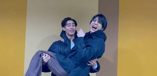 同人|汇总狩崎与不同人的合照,看这公主抱把门田高兴的