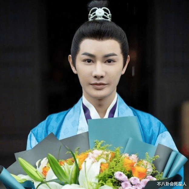 整容|年轻演员被整容“毁”了，割双眼皮、丰唇、隆鼻，太辣眼！