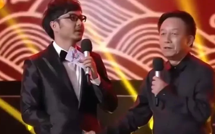 主持人|一次节目中,受邀登台的易中天对汪涵说:主持人你好是叫何炅对吧?汪涵应变绝了