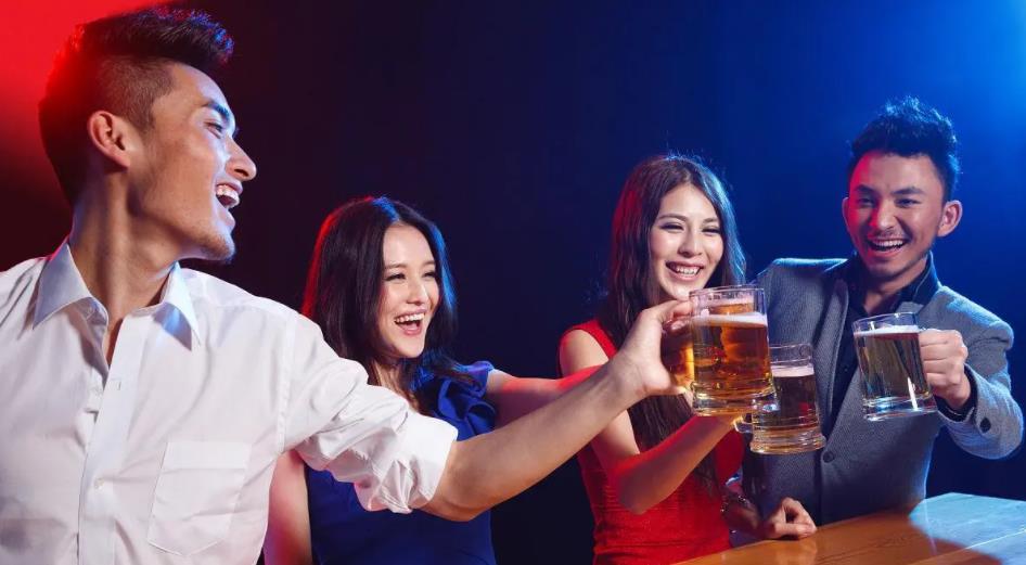 19年云南18岁女孩参加同学聚会,与3名大学生喝酒,深夜跳江自尽