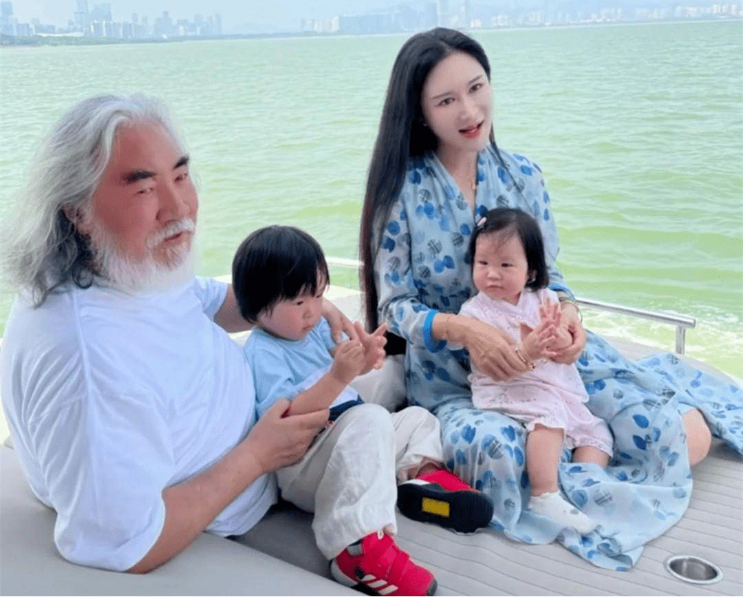 王刚|明明是三口之家,却过出祖孙三代感,这8个明星家庭,父子最大差81岁
