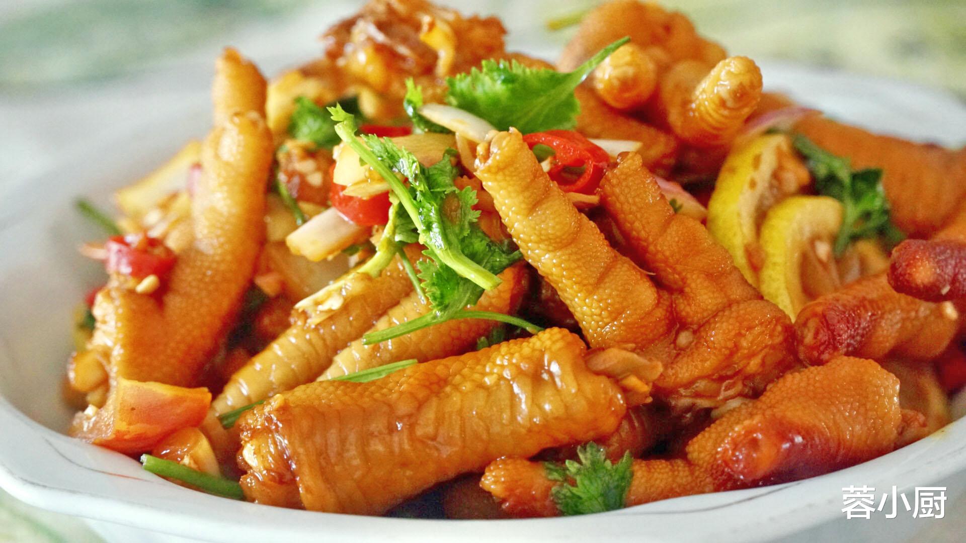 立秋润燥,饮食上可“减辛增酸”,多吃“3黄2白1红”,润肺养胃