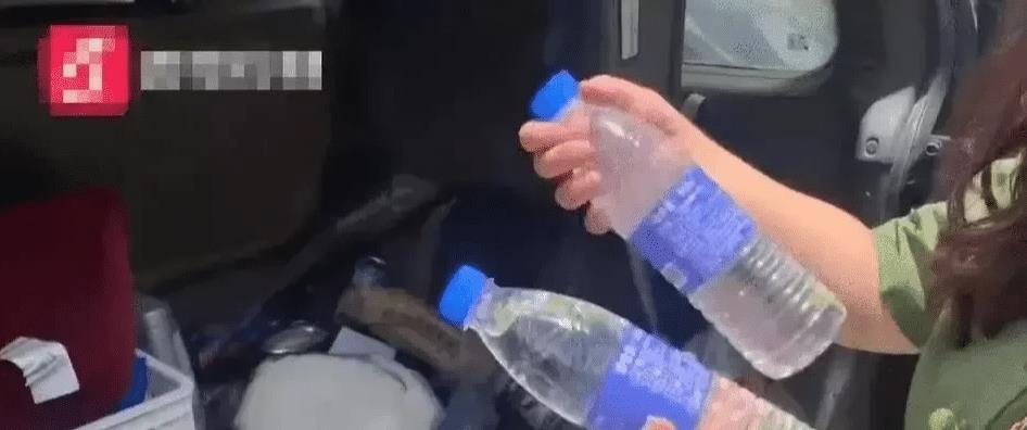 护肤品 “水果不要化妆吗？每家每户都放矿泉水的，这是行规，买不起别买，滚！”