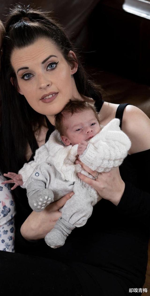 英国男子爱上女友妈妈,两人一起跑了,面对质疑回应:控制不住
