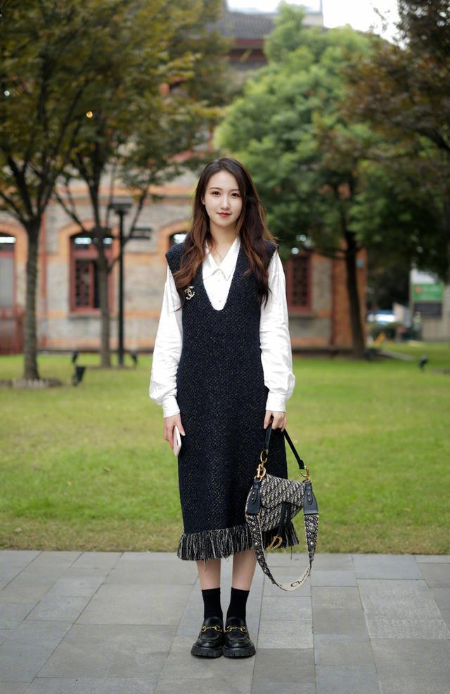 求职|女性选择穿搭很重要，职场中选择裙子更合适，这些搭配方式帮到您