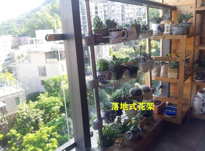 买了高层22楼,在阳台外搭不锈钢花架,楼下业主:赶紧拆掉!