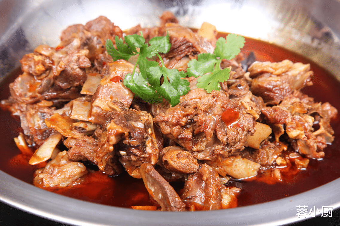 爱美的女人，建议多吃“4红3黑2绿”，含铁量高，春季常吃气色好