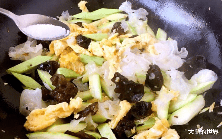 夏秋换季别乱吃！牢记“吃3白忌2瓜”，顺季而食，安稳过秋天