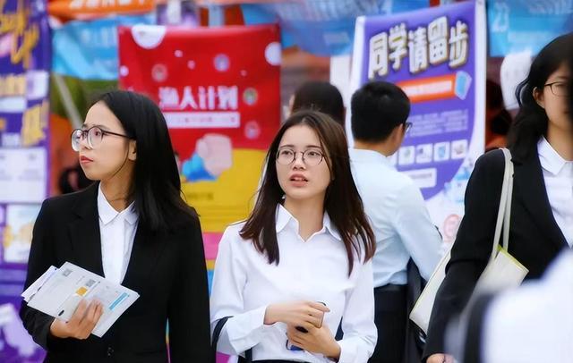 求职|“抱歉,我们不招三无本科生”,大公司这番话,让多少人心碎了?