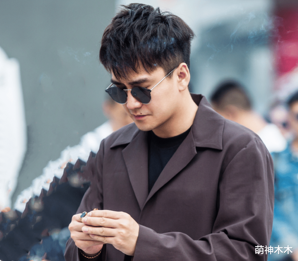 金伯利|翟天临新剧换脸效果差,神态油腻侧脸一模一样,一眼就能认出原身