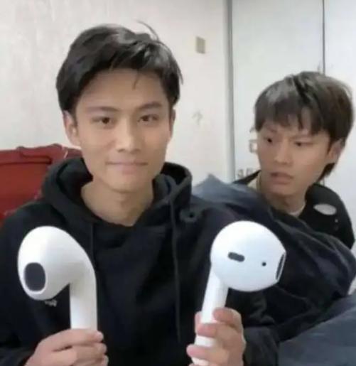 豪门明星|飘了?网红小杨哥疑高调炫富,吃帝王蟹喝茅台,却被拆穿是P图