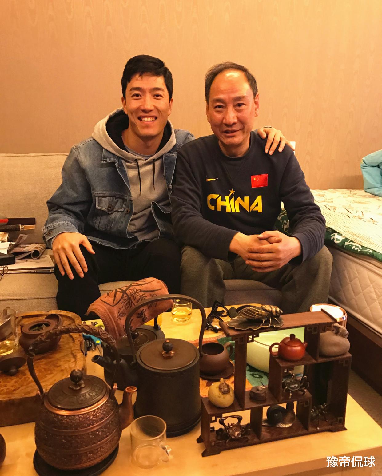 刘翔|39岁刘翔转型曝光，为何不做教练？真相来了，收入不菲，心系恩师
