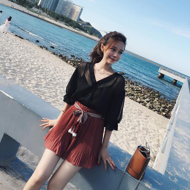一女子和男的达成嫖娼协议，因时间过长，遭女子报警，谁对谁错？