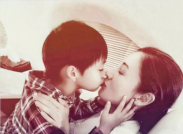 美丽|李嘉欣穿透视装陪儿子逛街,网友:过于暴露,被人嘲讽都正常