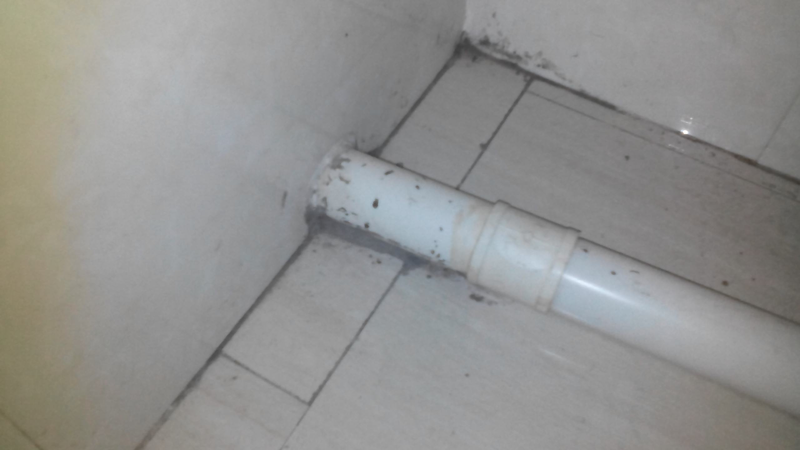 家里水管漏水了怎么办?