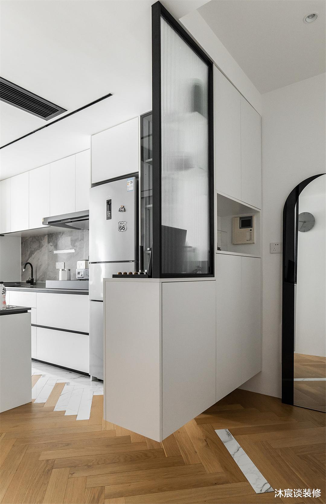 80㎡女白领的独居空间，现代黑白灰的简约设计，时尚高级有质感