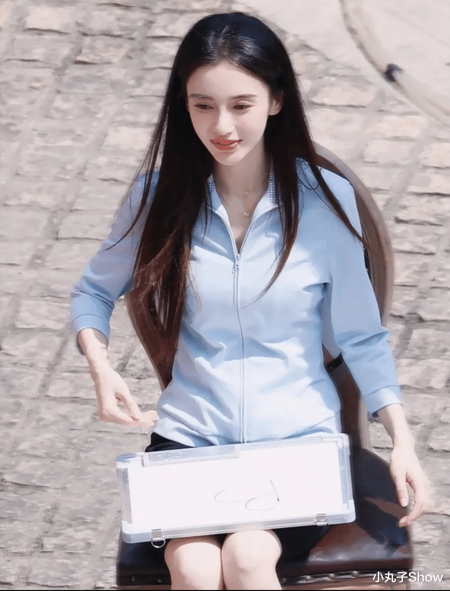 Angelababy|骨相美人!Angelababy朴素穿搭难掩美貌,手上青筋凸起明显太瘦了