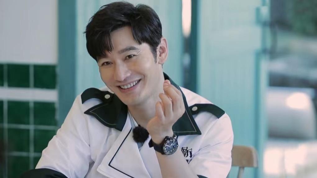 黄晓明|《中餐厅》当殷桃大夸“怪味西瓜”好吃，我开始怀念从前的黄晓明